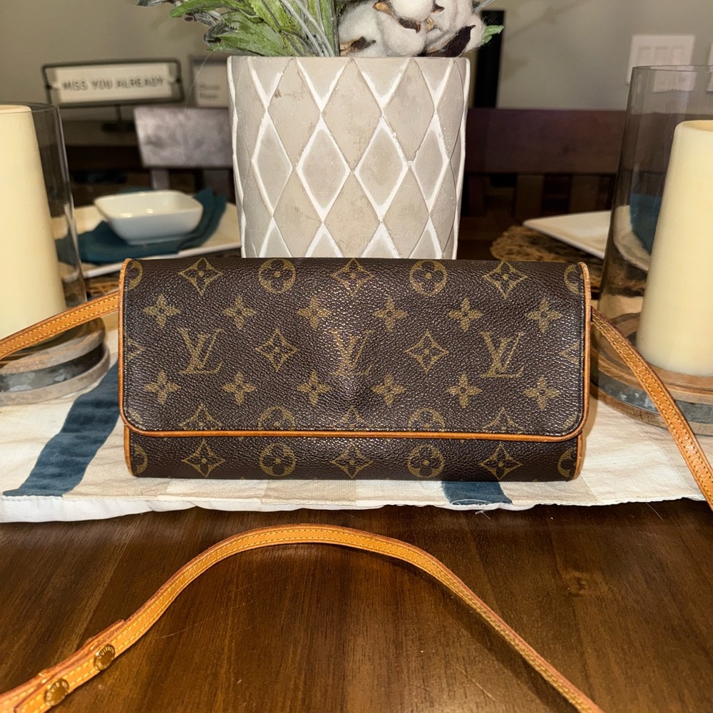 Authentic Louis Vuitton Pochette Twin GM w/ original strap